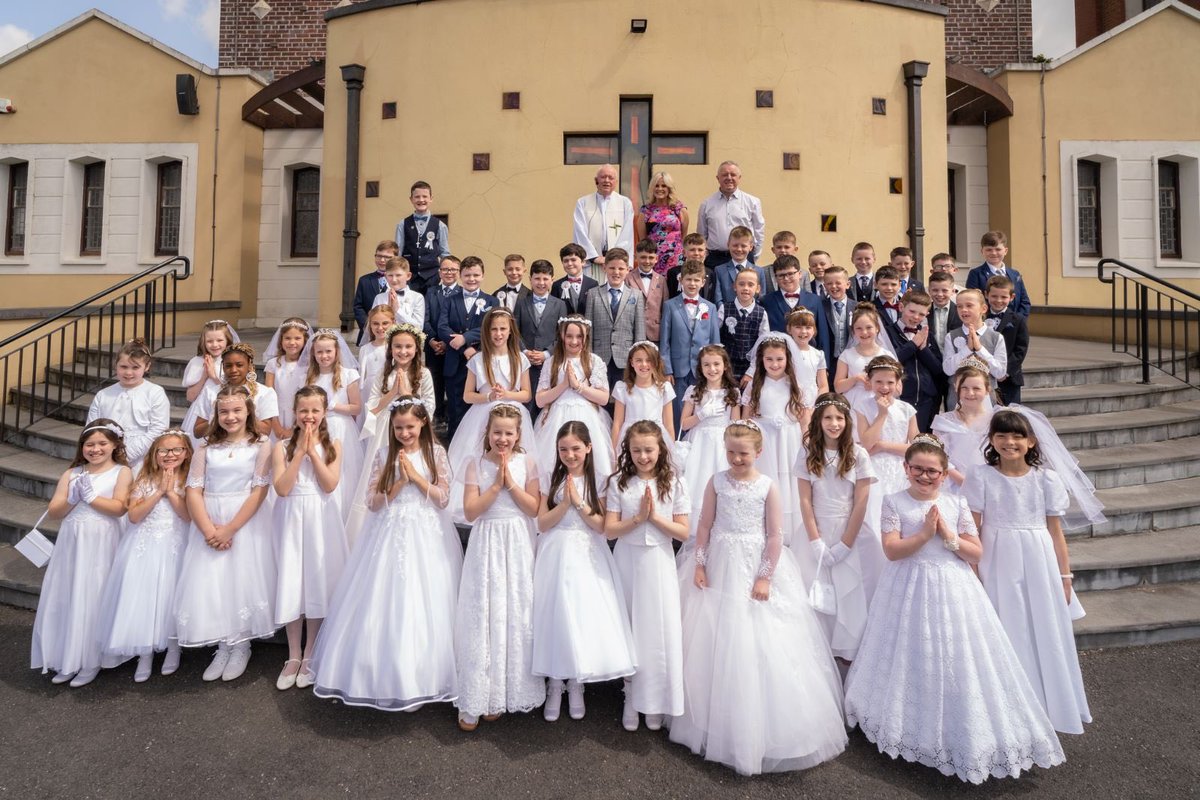 Congratulations to the girls and boys from ⁦<a href="/gscoilphortleix/">gaelscoilphortlaoise</a>⁩ who received their First Holy Communion today