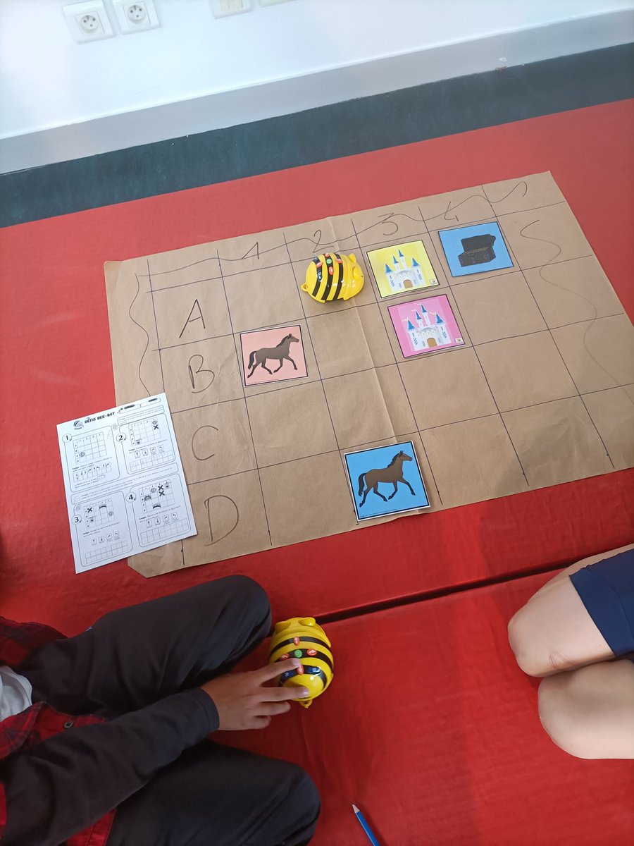 AnnLau9's tweet image. Autour des cycles 3 de participer au #RobotikTour92... Aujourd&apos;hui à Sèvres et Meudon, ateliers variés de découverte de la programmation et de la pensée logique. Encore une riche journée pour les élèves et leur enseignants. Merci et bravo à tous #ERUN @AnneCath0311  @Numerique92