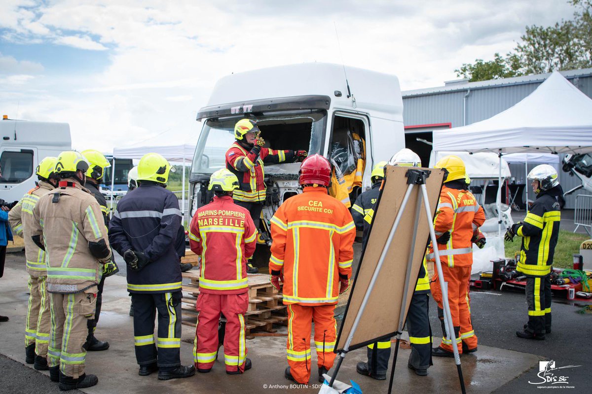 Fin des #JTIUV 2023 ce soir. Un bel événement organisé pour rassembler les acteurs de la filière, plus de 60 #SDIS et de nombreuses entreprises. Cette événement est une réussite grâce à tous les présents et à la volonté de prospective du <a href="/sdis86/">@sdis86</a>. Alors rdv en 2025 ? 😉