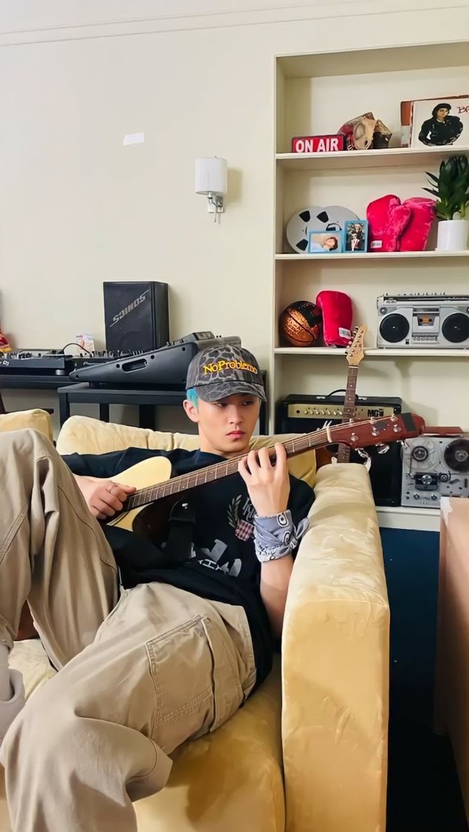 Eu passo a vibe de primeiro amor, ex inesquecível, golpe, marido troféu ou ficante premium?
ﾠ