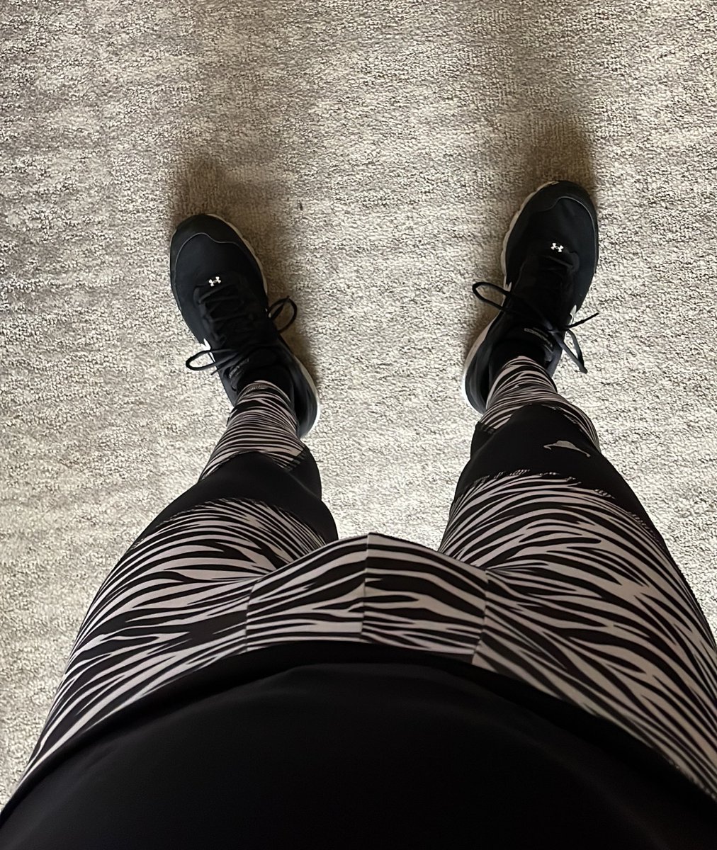 I like these tights a lot 🦓
