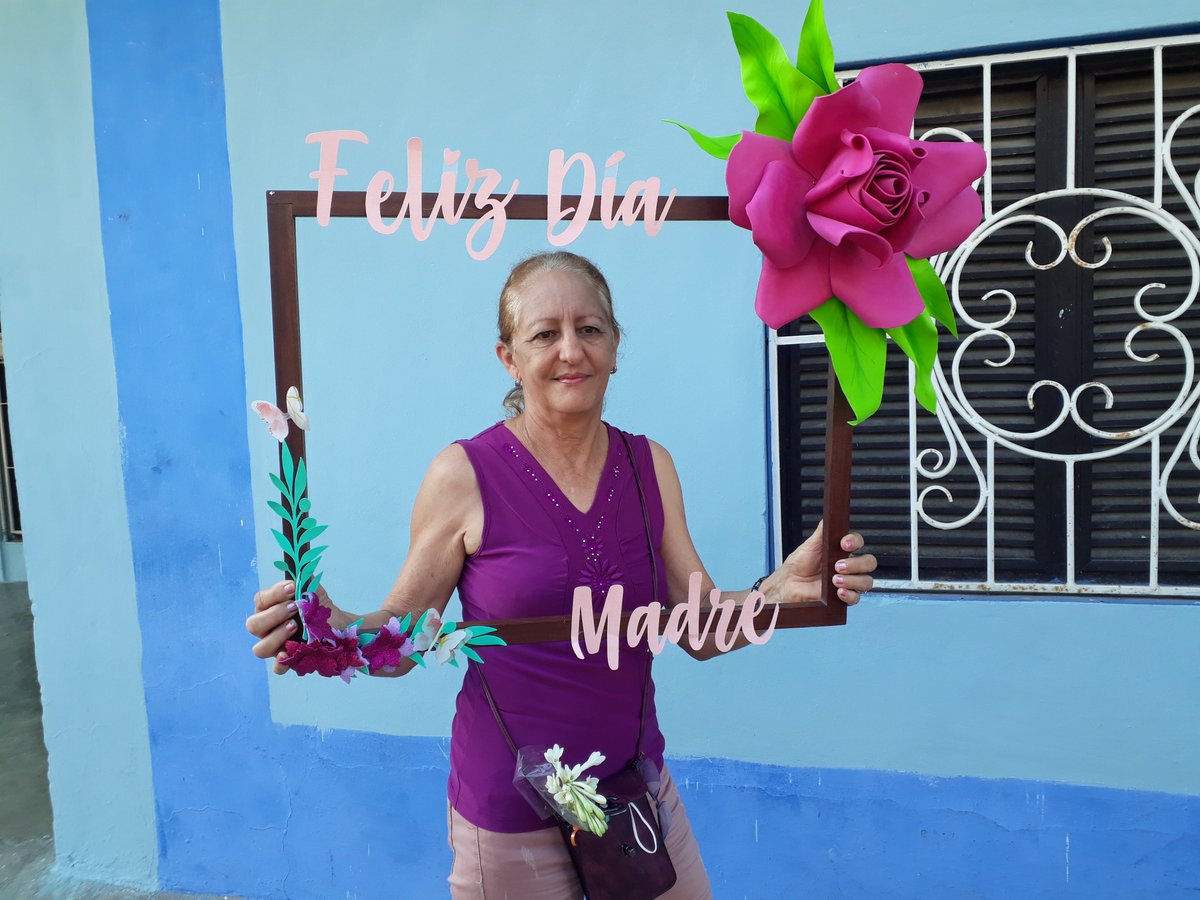EDJA_Granma's tweet photo. "Tantas horas dedicadas, con sonrisas dibujadas para hamacar mi soñar. Entre besos, entre abrazos fuiste creando los lazos porque tú eres ejemplar." #FelicidadesMamá desde la @EDJA_Granma. #EducaciónGranma #EDJAGranma #CubaMined @OsmelVargasAgu1 @ezequielfa0131 @ortiz_uriarte https://t.co/J39h7Iq5W9