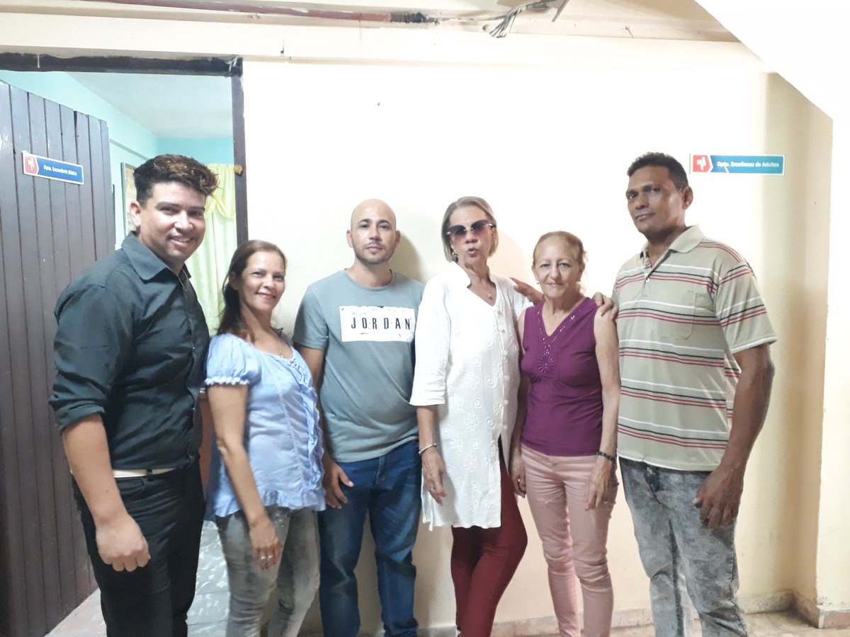 EDJA_Granma's tweet photo. "Tantas horas dedicadas, con sonrisas dibujadas para hamacar mi soñar. Entre besos, entre abrazos fuiste creando los lazos porque tú eres ejemplar." #FelicidadesMamá desde la @EDJA_Granma. #EducaciónGranma #EDJAGranma #CubaMined @OsmelVargasAgu1 @ezequielfa0131 @ortiz_uriarte https://t.co/J39h7Iq5W9