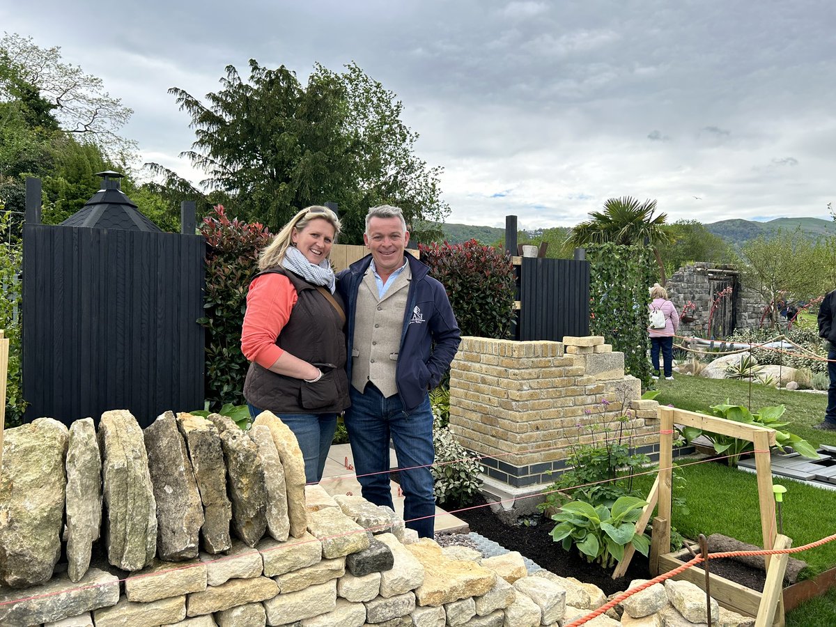 A quick trip to see the SuDSPlanter in situ led to lots of exciting sites @MalvernShows, as well as a delicious coffee with our favourite trainer Rupert Keys of @KEYSCAPE on the Task Academy stand. So nice to see so much inspirational plants in one space!