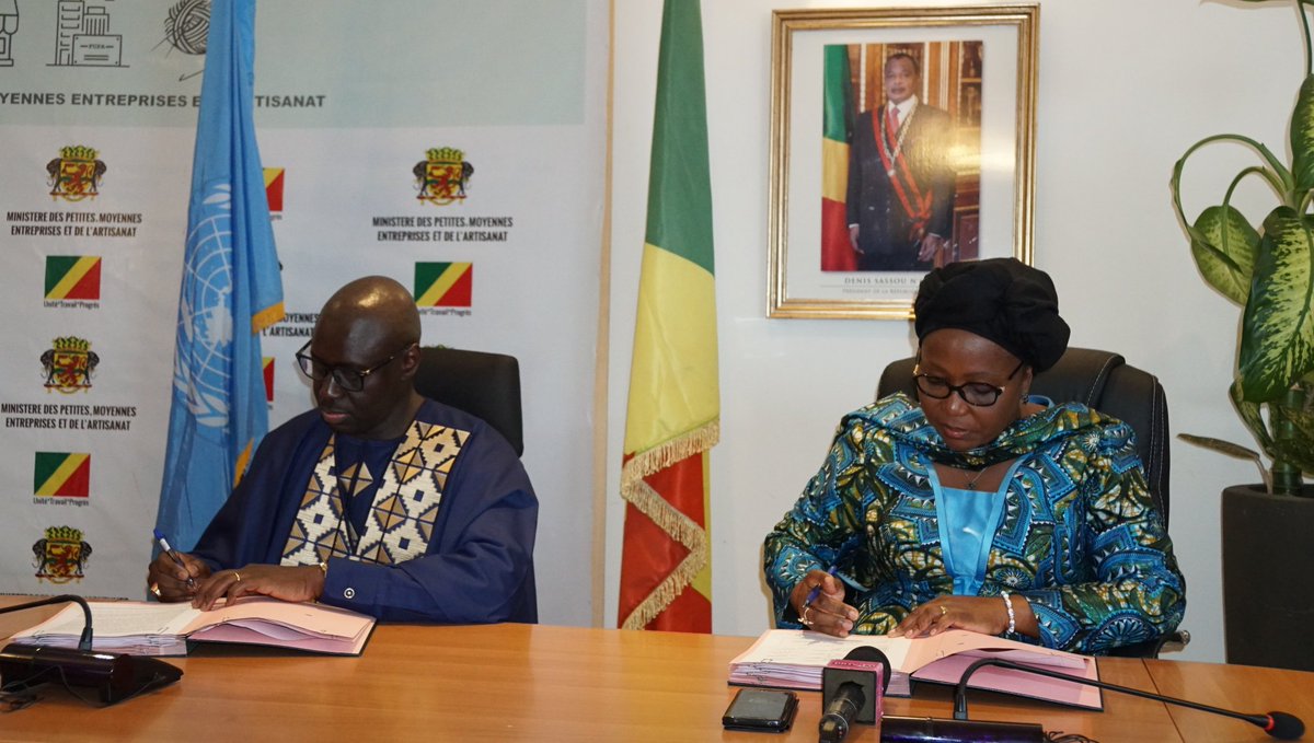 PNUDRepduCongo's tweet photo. Signature entre le Représentant Résident a.i. du @PNUDRepduCongo &amp; Mme la Ministre des Petites et moyennes entreprises &amp; de l'artisanat d'un accord portant sur le projet d'appui au secteur des PME &amp; d l'artisanat sur la promotion de la croissance par les PME et l'artisanat https://t.co/F3LzjtFcOh