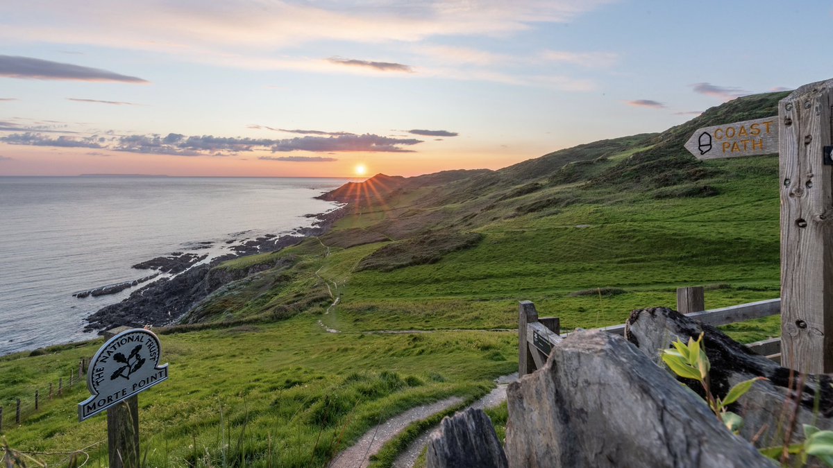 Stunning sunset this evening 🌅 No description needed for where this was taken (clues in the picture 😉) #mortehoe #woolacombe #northdevon