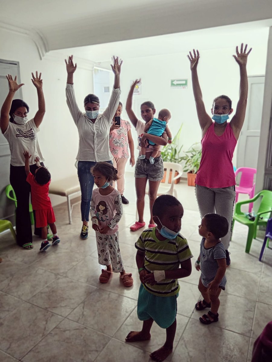 CPNinoJesus's tweet photo. Por parte del área de Siau-Trabajo social el día de hoy iniciamos actividad con una oración, Actividad de rumba terapia con los N.N.A y familiares, espacio que hace mas ameno su estancia hospitalaria, en compañía de Talento Humano se entrega compartir del día de la madre. https://t.co/MuhGdrZxfr