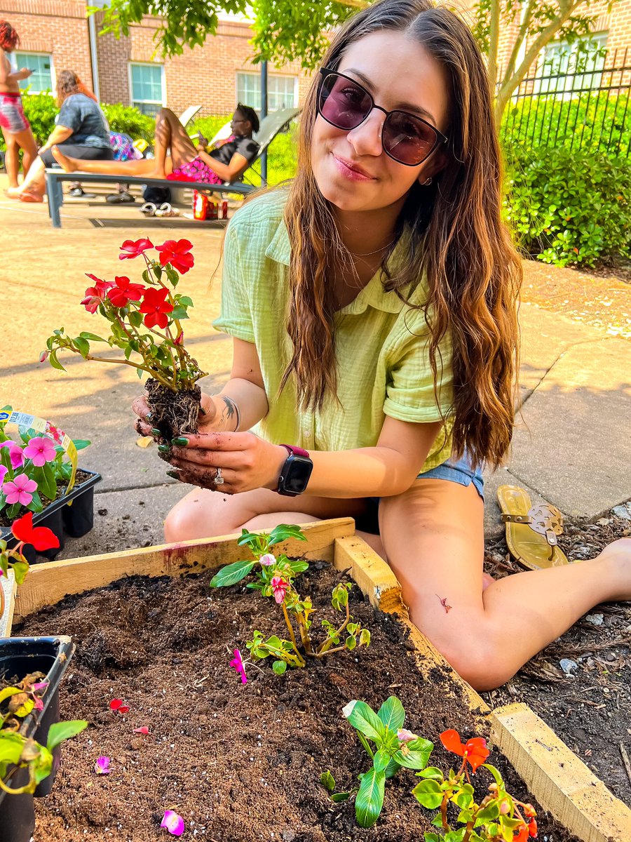 LiveFirstStreet's tweet image. Thank you to everyone who came out and helped us create our beautiful flower bed 🌸 We hope this is something the whole community of current and future resident can  enjoy! 💕 stay tuned for future events to come…