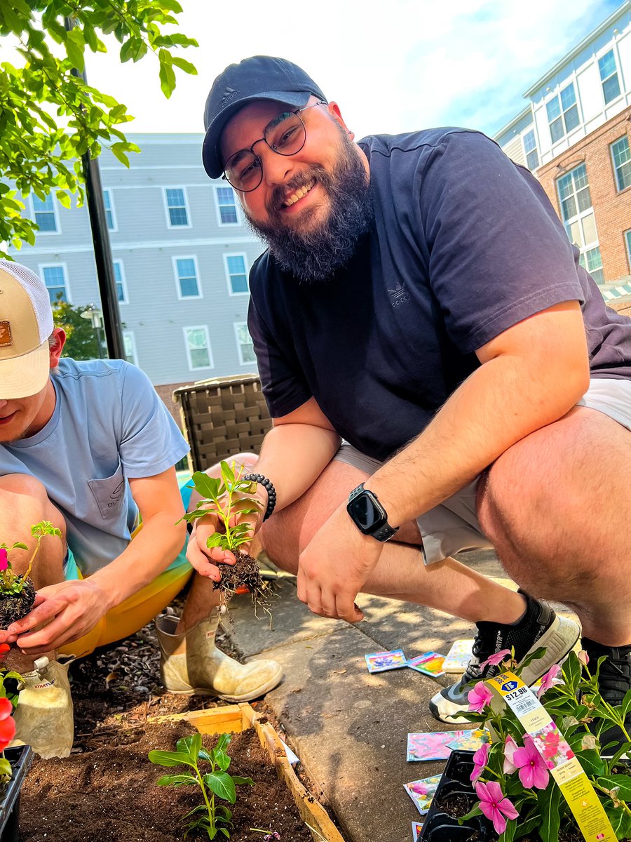 LiveFirstStreet's tweet image. Thank you to everyone who came out and helped us create our beautiful flower bed 🌸 We hope this is something the whole community of current and future resident can  enjoy! 💕 stay tuned for future events to come…