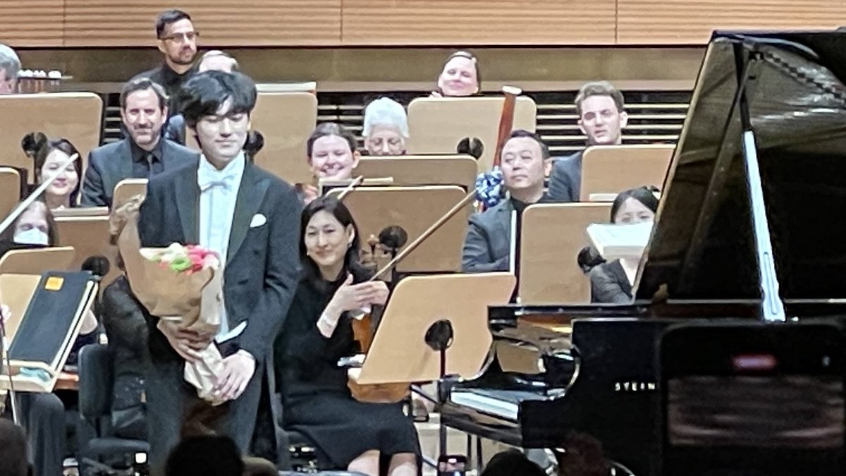 When <a href="/HernandezJavier/">Javier C. Hernández</a> tells me to change lanes and see something in his world, I listen. So this afternoon I ducked out to hear 19-year-old Yunchan Lim play Rachmaninoff at <a href="/nyphil/">New York Philharmonic</a>, and I’m so glad I did. Bonus: first time in new Geffen Hall.