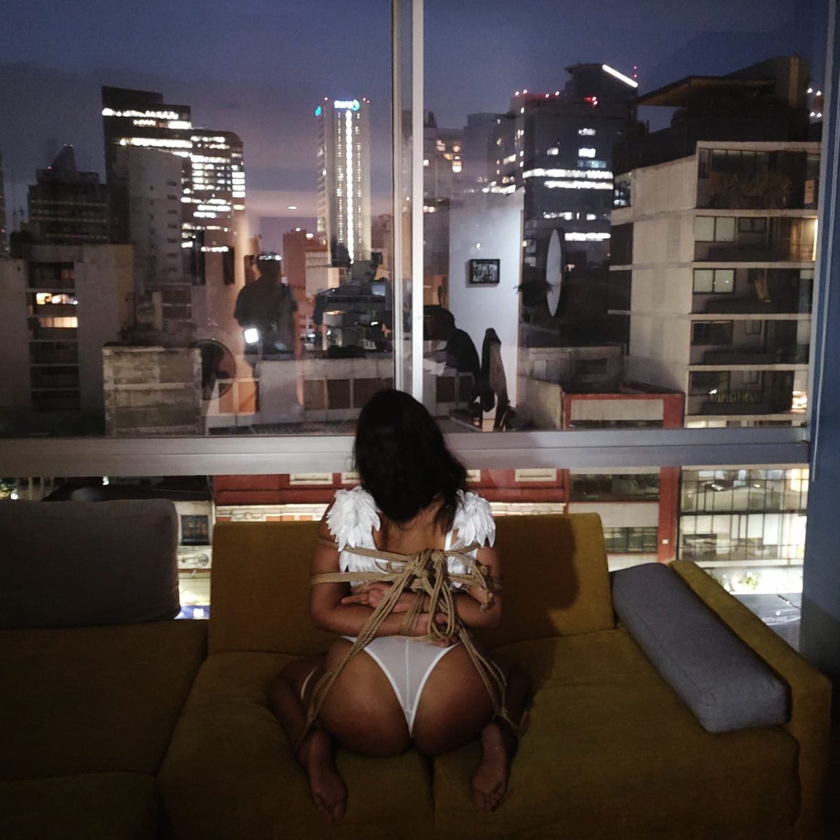 ShibariTengu's tweet photo. "El shibari me permite encontrar la calma en medio del caos de la ciudad"
Ataduras: @roqueved
_________________________
#shibari #kinbaku #ataduras #ciudad #cuerdas #bdsm #bondage https://t.co/Y548wwMM8T