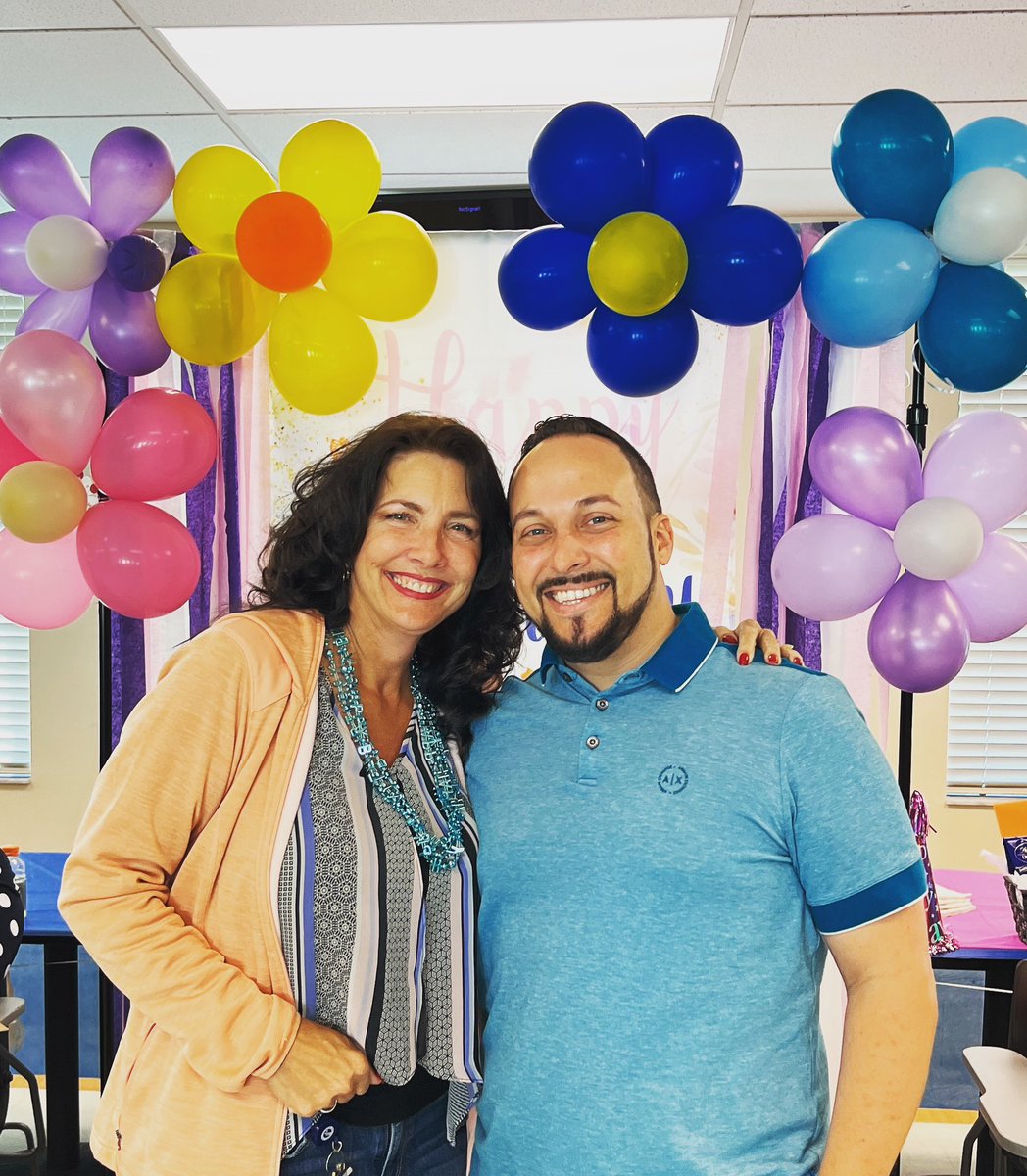 There’s nothing better than a birthday surprise 🥳🎁

Our friend Joseph Abreu, previously Director of Communications for St. Lucie Clerk and now Chief Communications Officer for Lee Clerk, stopped by to surprise Clerk Miller with a gorgeous gift basket. Thanks you Joseph! 🌸🌻🌺