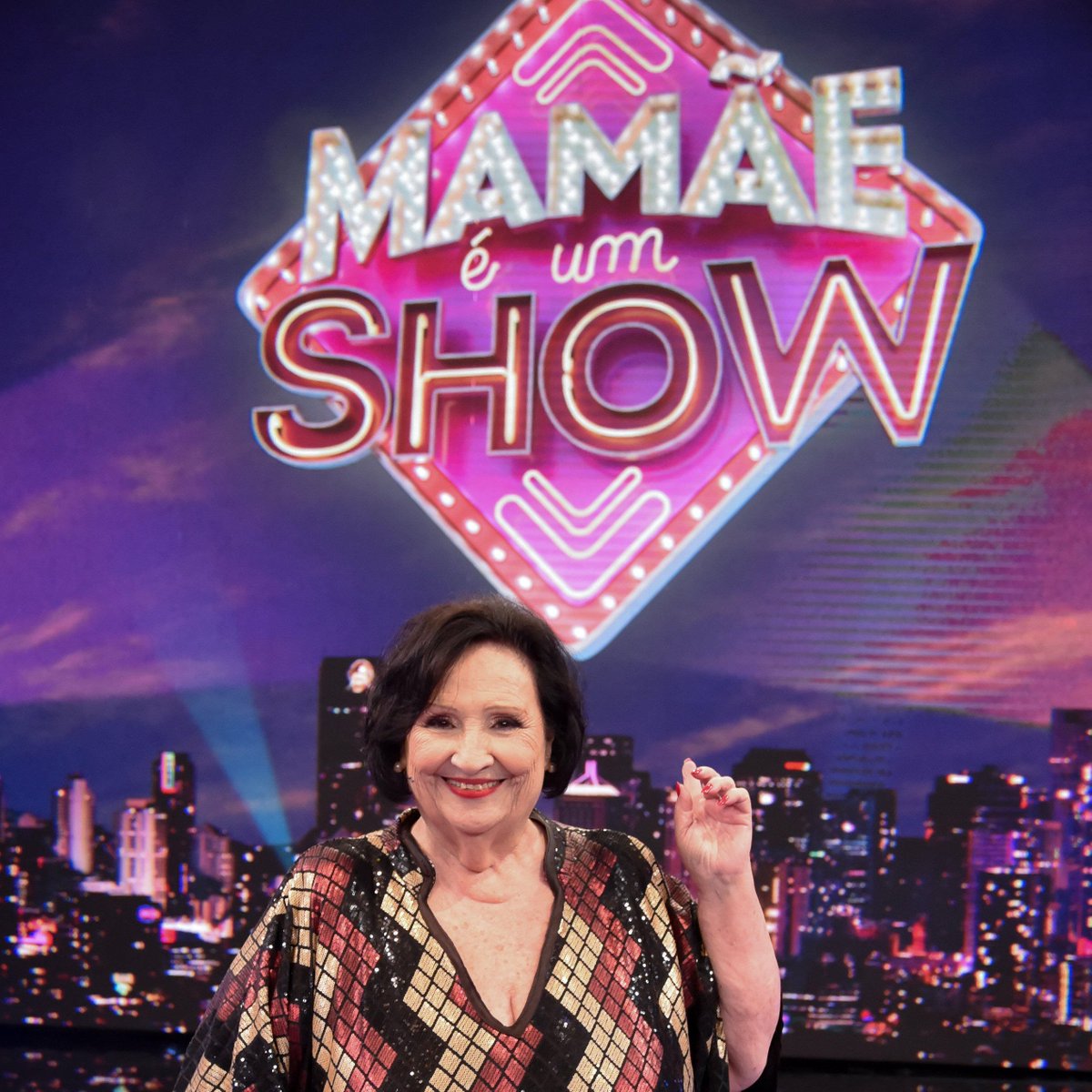 tvglobo's tweet photo. E vamos de #MamãeÉUmShow com a nossa Dona Déa? Bora de #Domingão, meu povo ❤️ https://t.co/LOH7floxpw