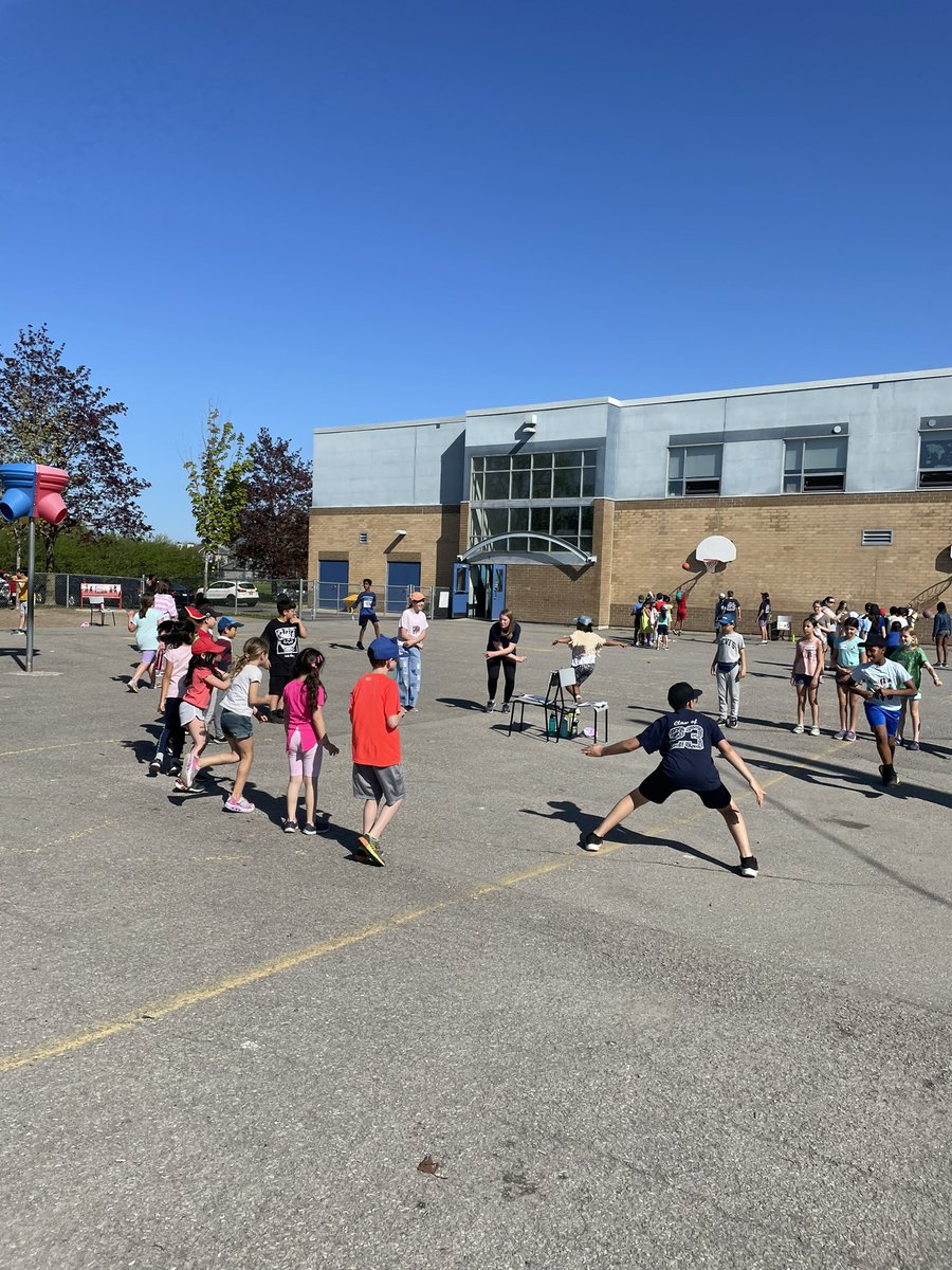 MsLeporeK's tweet photo. What an amazing day!!!☀️ Students @ThomasMoreOCSB rocked today’s Jump Rope for @HeartandStroke ❤️ My favourite part was seeing the group leaders cheer on their teams! @OttCatholicSB @MmeKristina @MmeLafrance https://t.co/ay51A9qzMq
