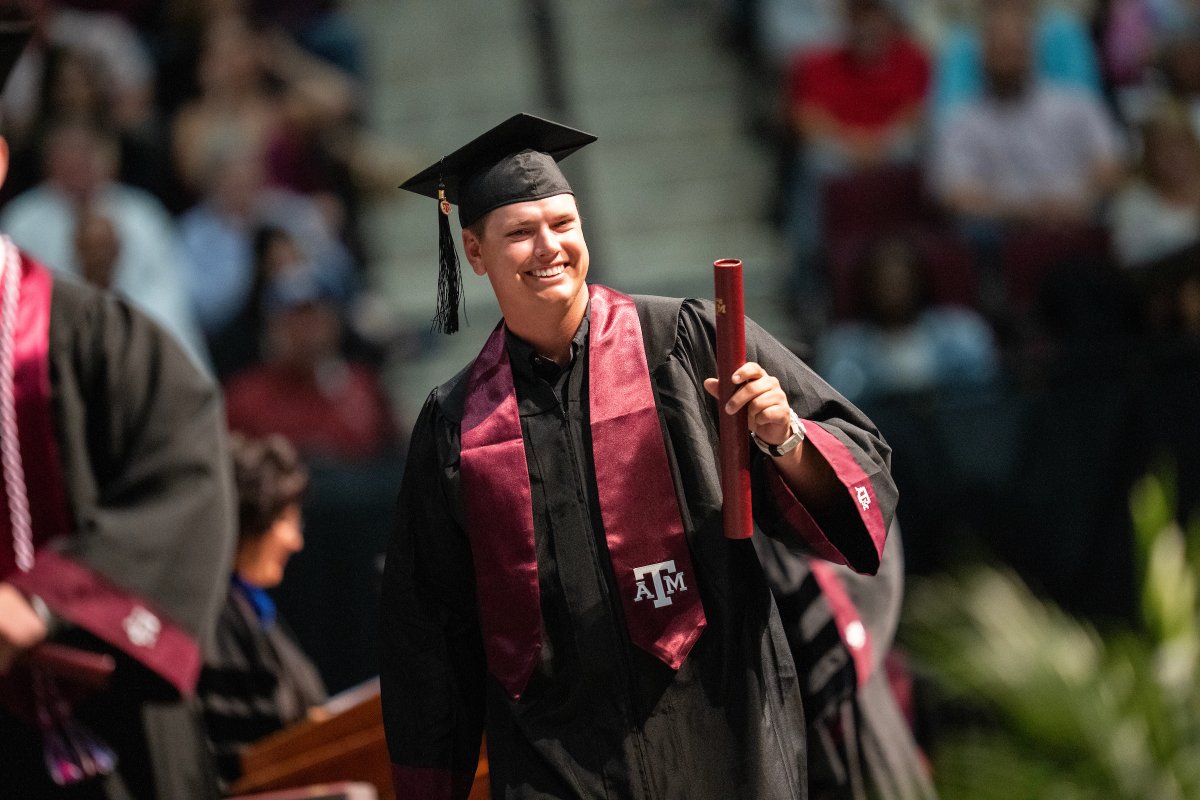 TAMU's tweet photo. The end of one journey is only the beginning of a new one! #TAMUGrad https://t.co/6hxEQ3UU2x