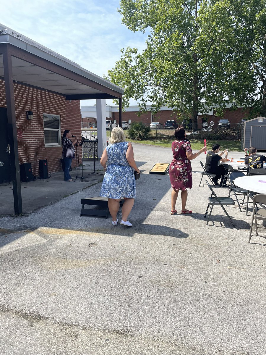 Mary Leonard tweet media