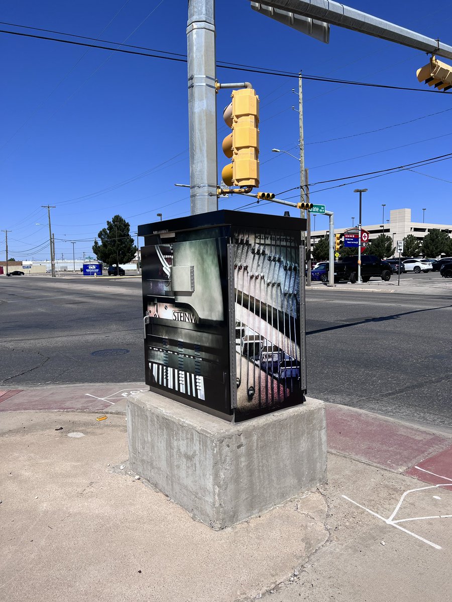 Music_OC's tweet photo. Check out this beautiful traffic box art created by local artist Beckwith Thompson! She was inspired by our @SteinwayAndSons pianos. The picture with the red stool is of a grand piano made in 1886! https://t.co/QOVVJqpV1y