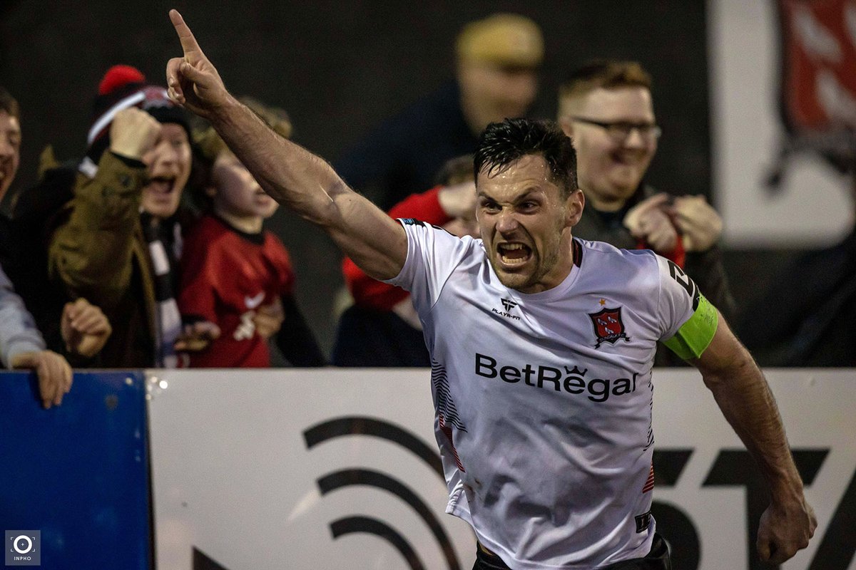 Inphosports's tweet photo. "Friday Night Delight!!"

Cut to absolutely ridiculous scenes as that man again Pat Hoban strikes deep, deep into injury-time to give @DundalkFC a 2-1 win over Cork City tonight in the @LeagueofIreland! (📸 @MorganTreacy) https://t.co/RXKallWoLH