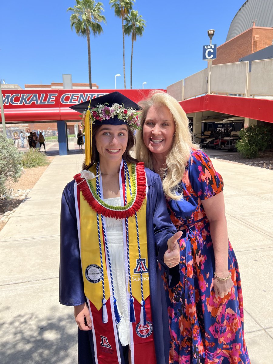 Mily_Storm's tweet photo. #COSGrads2023 https://t.co/AAAfmteKEc