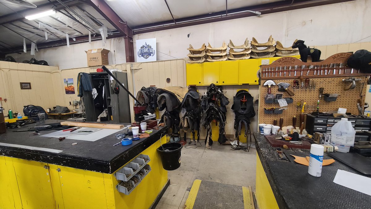 Muleskinner_SCO's tweet image. I'm blown away by the talent that the troopers at the newly renamed #FtCavasos. Here's a peek inside the 1st Cav Horse Detachment leather shop where a fellow Alaska resident is making me a belt to wear during the change of command. #firstteam #aieeyah