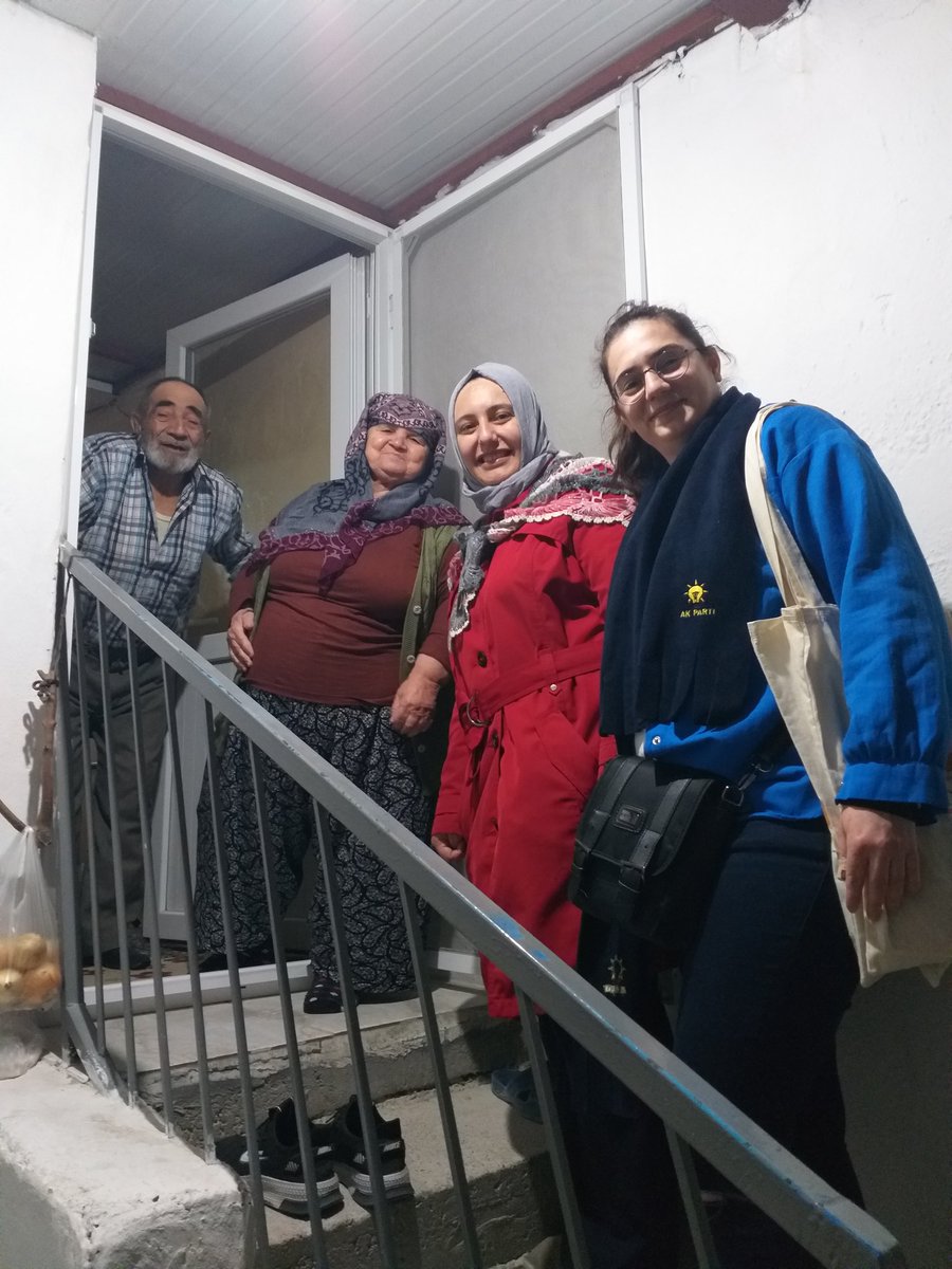 akkadinhavran10's tweet photo. 📍Bu akşam köy ziyaretlerimizde Büyükdere ve Küçüķdere   Mahallelerimizi ziyaret edip vatandaşlarımızla sohbet ettik.
Misafirperverliklerinden dolayı mahalle sakinlerimizin hepsine ayrı ayrı teşekkür ederiz. 
@RTErdogan
@AKKADINGM  @Kamilevardar https://t.co/9omameBXXW