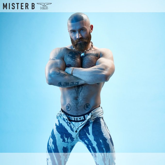 Punk,gayskin, queerskin.

Who's a Punk lover??below 

@francoisssagat for @misterb.official

#rubber