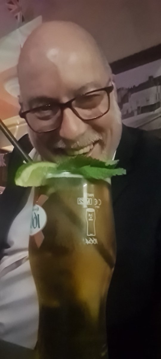 NickUbsdell's tweet photo. When you're mates buy you a Lager a Lime Cocktail...!!!
#Mates #FridayFeeling #Goodmates #dad's #singledad https://t.co/hcF6JSAa9j