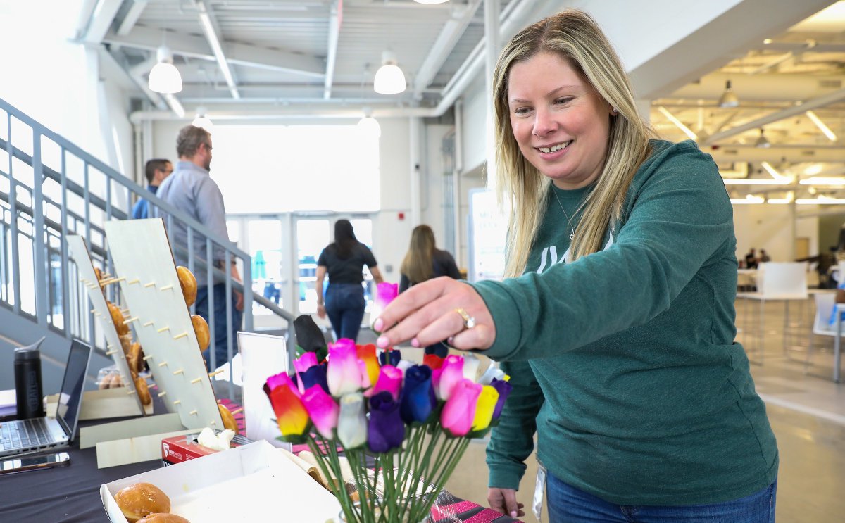 UWMLife's tweet photo. To all the moms on our team: thank you for everything you do! Today, we're celebrating you with a special Mother's Day treat to show our gratitude. 💕💓 https://t.co/RMBHKTAfVP