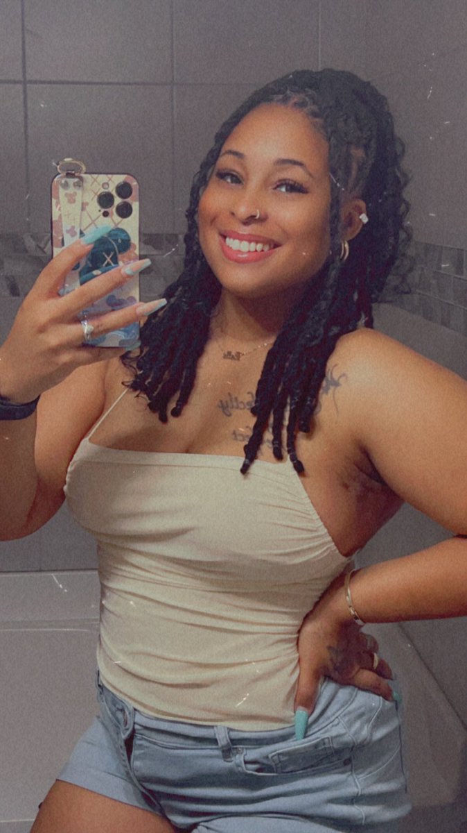 Simply Belle 🦋 tweet media