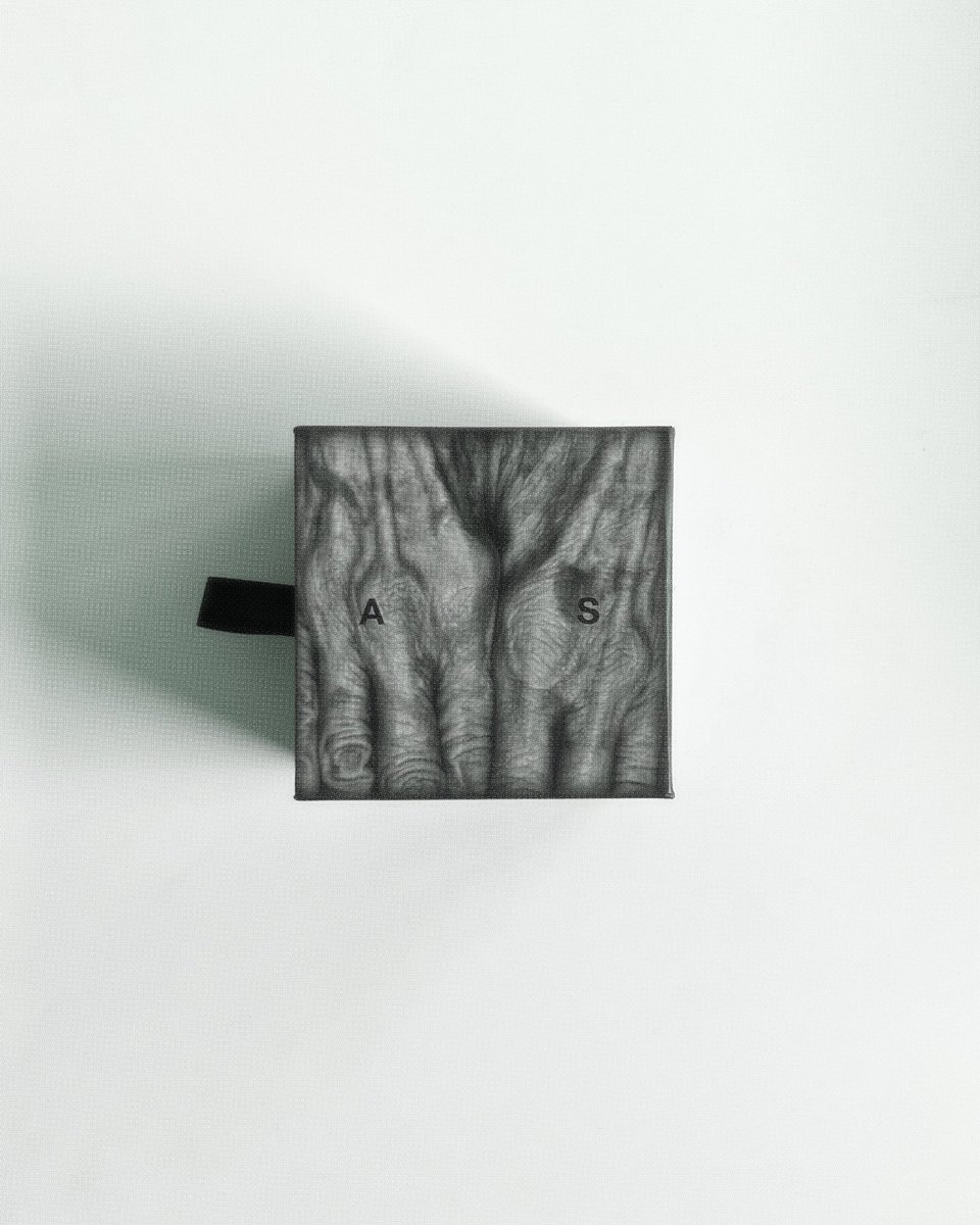 THE FINGER RING
.925 STERLING SILVER 

BY        ADAM        SMALL