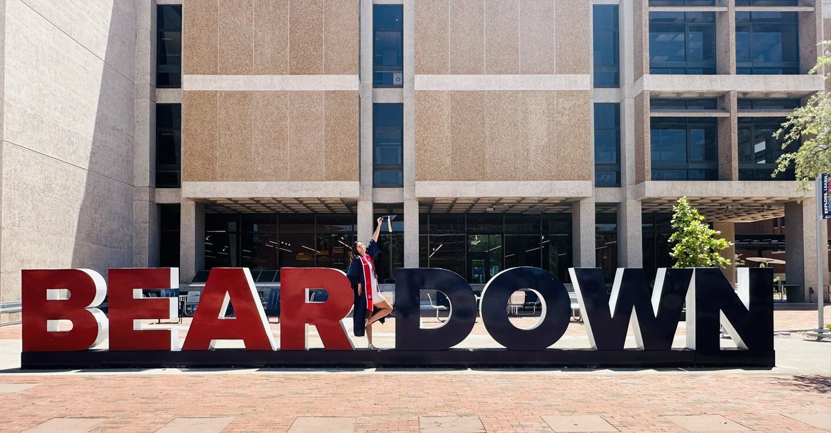 LPresents's tweet image. Congratulations Olivia!!! #BearDown #UofA #COSGrads2023 #livingyourancestorsdreams