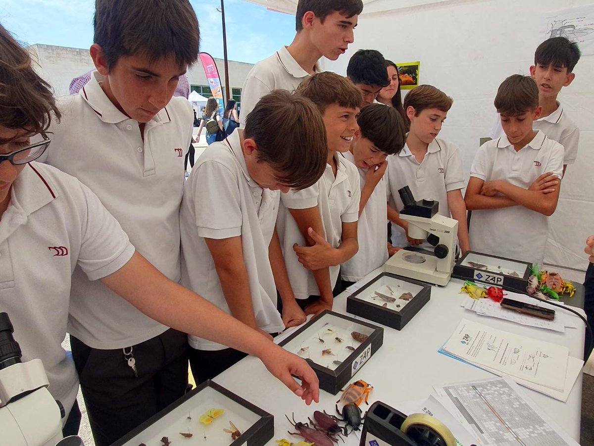 @ColegioAixaLlaüt (@aixallaut) on Twitter photo Hem visitat la <a href="/UIBuniversitat/">Universitat de les Illes Balears - UIB</a> amb motiu del dia de la ciència. Ciència per a tothom és una iniciativa que cerca fomentar les vocacion científiques i tecnològiques entre la gent jove. Gràcies! Hem visitat la <a href="/UIBuniversitat/">Universitat de les Illes Balears - UIB</a> amb motiu del dia de la ciència. Ciència per a tothom és una iniciativa que cerca fomentar les vocacion científiques i tecnològiques entre la gent jove. Gràcies!