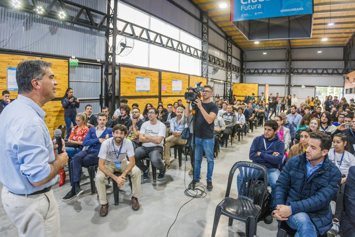 jmcapitanich's tweet photo. Compartimos la inauguración del Startup Weekend Chaco, un evento internacional que se realiza por primera vez en nuestra provincia permitiendo que emprendedores y emprendedoras en tecnología puedan presentar ideas innovadoras y en 3 días creen proyectos de negocios. https://t.co/mj5NI6y79R