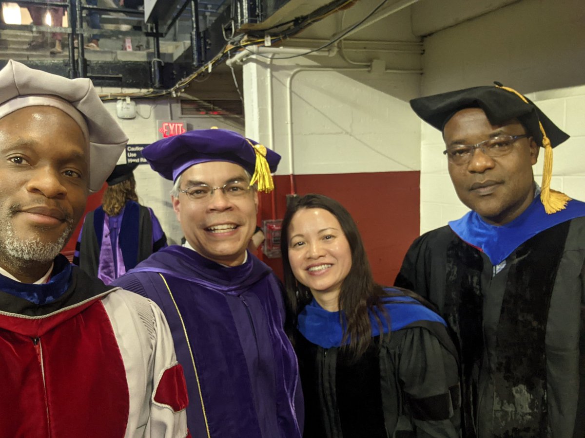Newly minted Penn Engineers, with Master's degrees streaming out of the Palestra!... and a good opportunity for a selfie with colleagues. Congratulations to the Master's class of 2023! @PennEngineers @zgives @ShuYangPenn @MSEatPenn