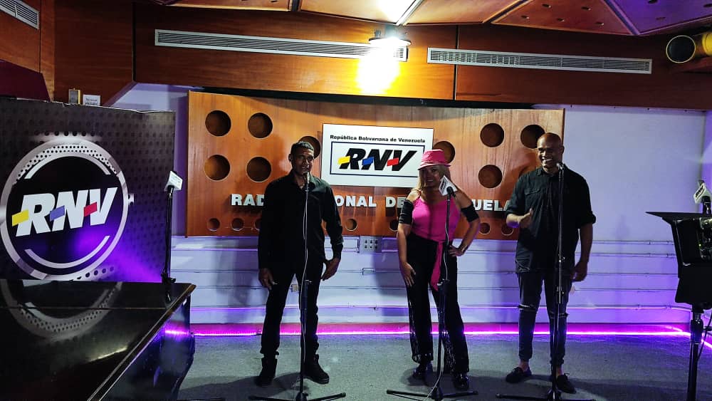 Yuly K, la diosa del merengue, pone el ritmo en nuestra rumba.

Somos #RNVActiva