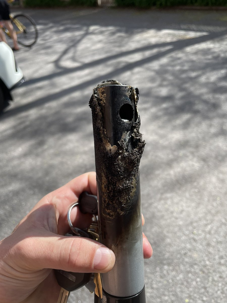 ConnorMcGe3's tweet photo. Shoutout @kryptonitelock for making real good bike locks. Ottawa’s finest tried their best to steal my bike but were no match for the old U-Lock.

Still totally functional, just cosmetic damage. https://t.co/05J7Ksaoef