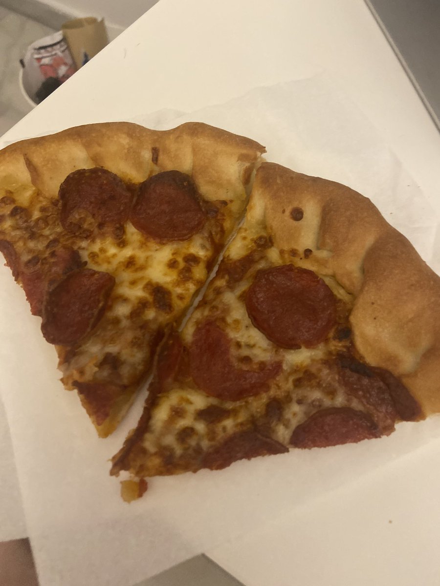 ashsmeals's tweet photo. PIZZA https://t.co/iMjvPoZenX