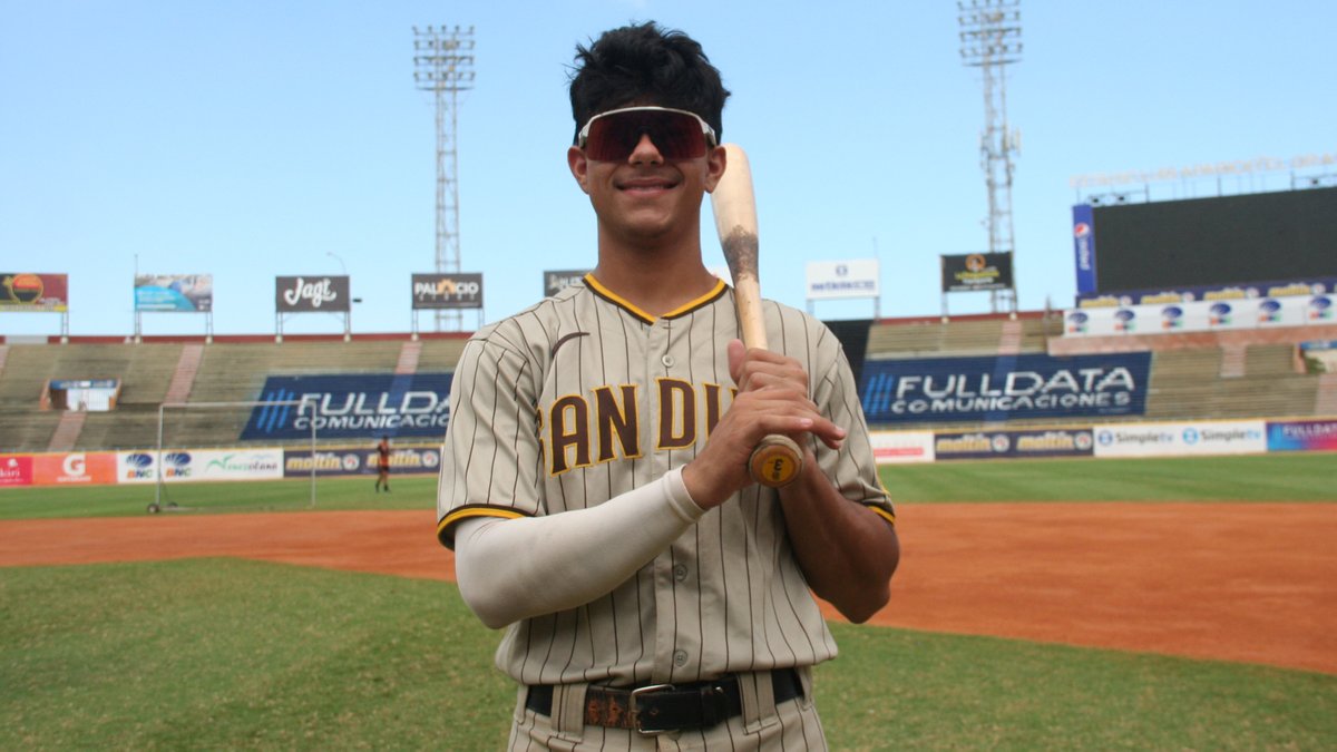 MLBPipeline's tweet photo. 16-year-old @Padres backstop Ethan Salas enters the Top 10 Catching Prospects list: https://t.co/mGbWjqvqGI https://t.co/pLNzprH6kE