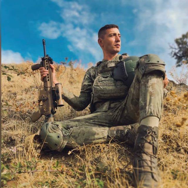 Irak'ın Kuzeyi Pençe-Kilit operasyonu bölgesinde hain terör örgütü PKK- YPG'li teröristlerin saldırısı sonucu  Piyade Söz Er Muhammet Küçük Şehit olmuştur
Ailesi ve yakınlarına Allahtan Sabır niyaz ediyorum 
Milletimizin başı sağolsun