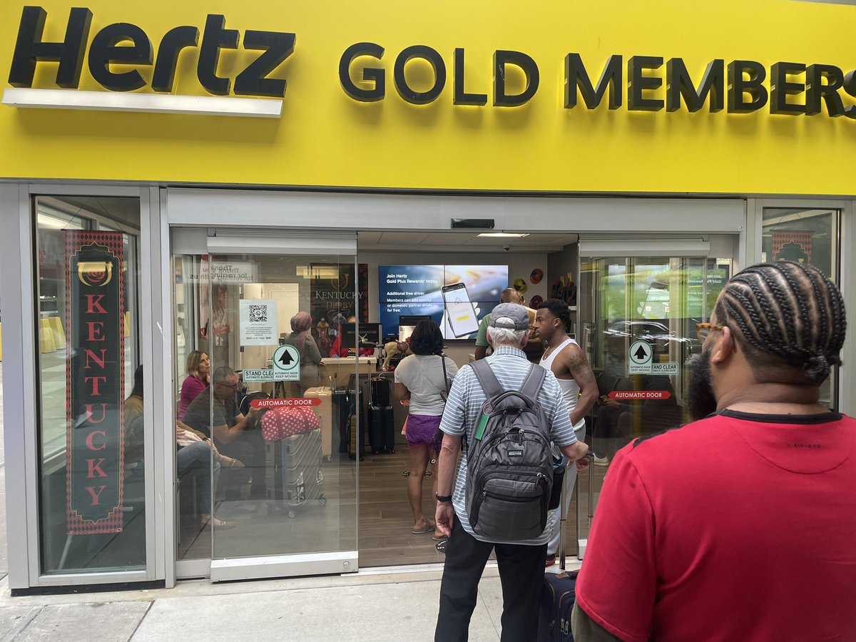 RJonesII's tweet photo. @Hertz what’s the point of reserving in advance and being Presidents Circle when you have to wait in long lines? #SDF https://t.co/6TtkLEe60h