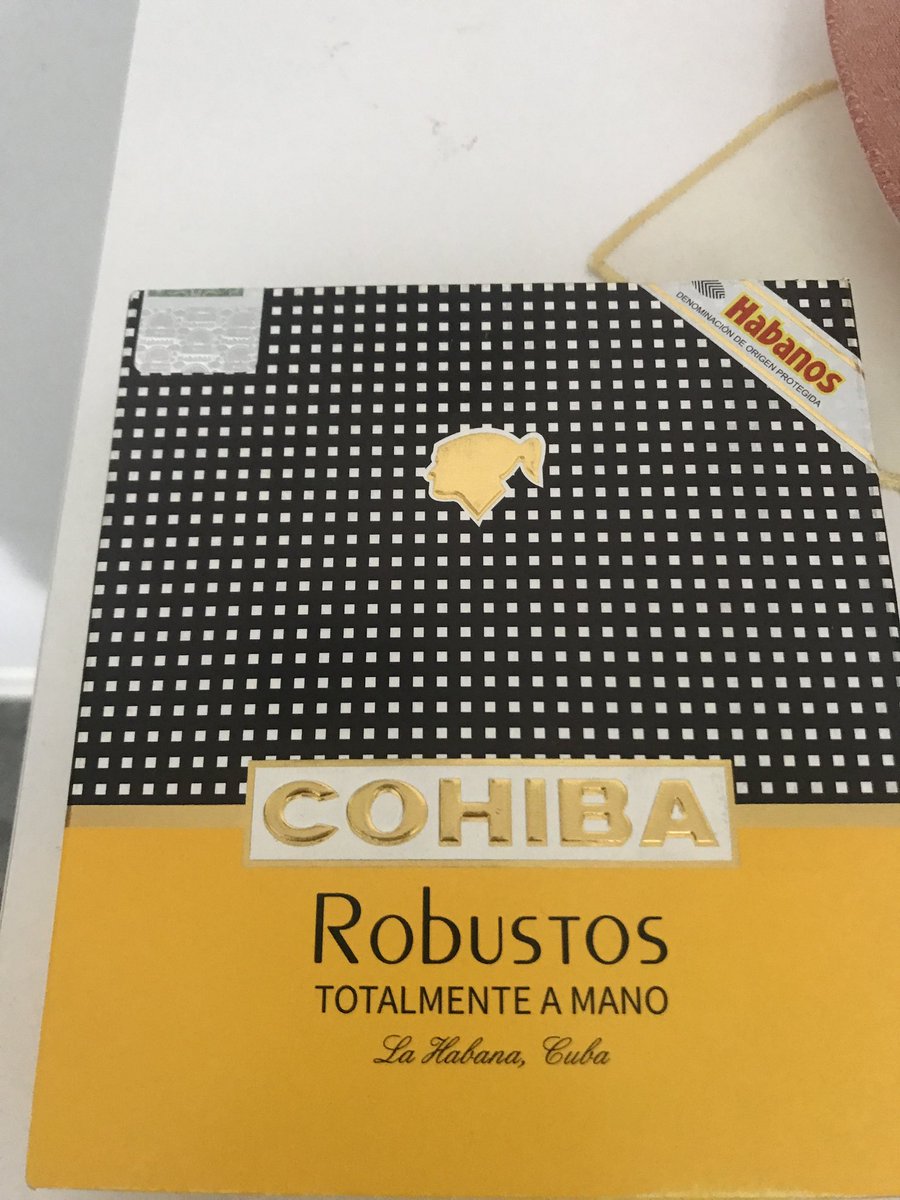 UsteksametT's tweet photo. Puro gecesi😎👌👍🚬 #Puro #Habanos #Cohiba #Robustos https://t.co/D3m3lTORr7