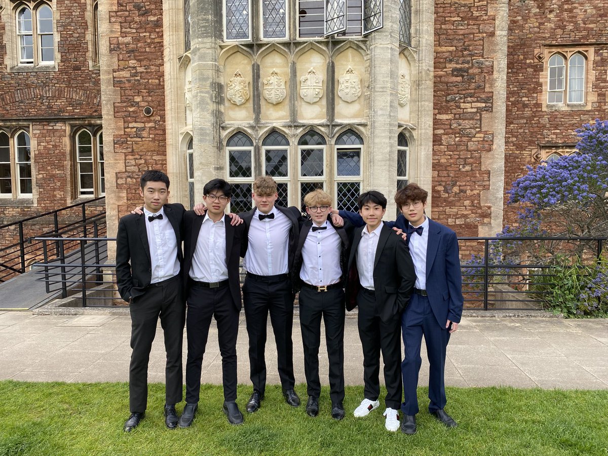 schoolhouse_cc's tweet photo. Some of our Year 11 pupils before their Prom this evening ⁦@Clifton_College⁩ ❤️⚓️ https://t.co/pQT6kVDEvz
