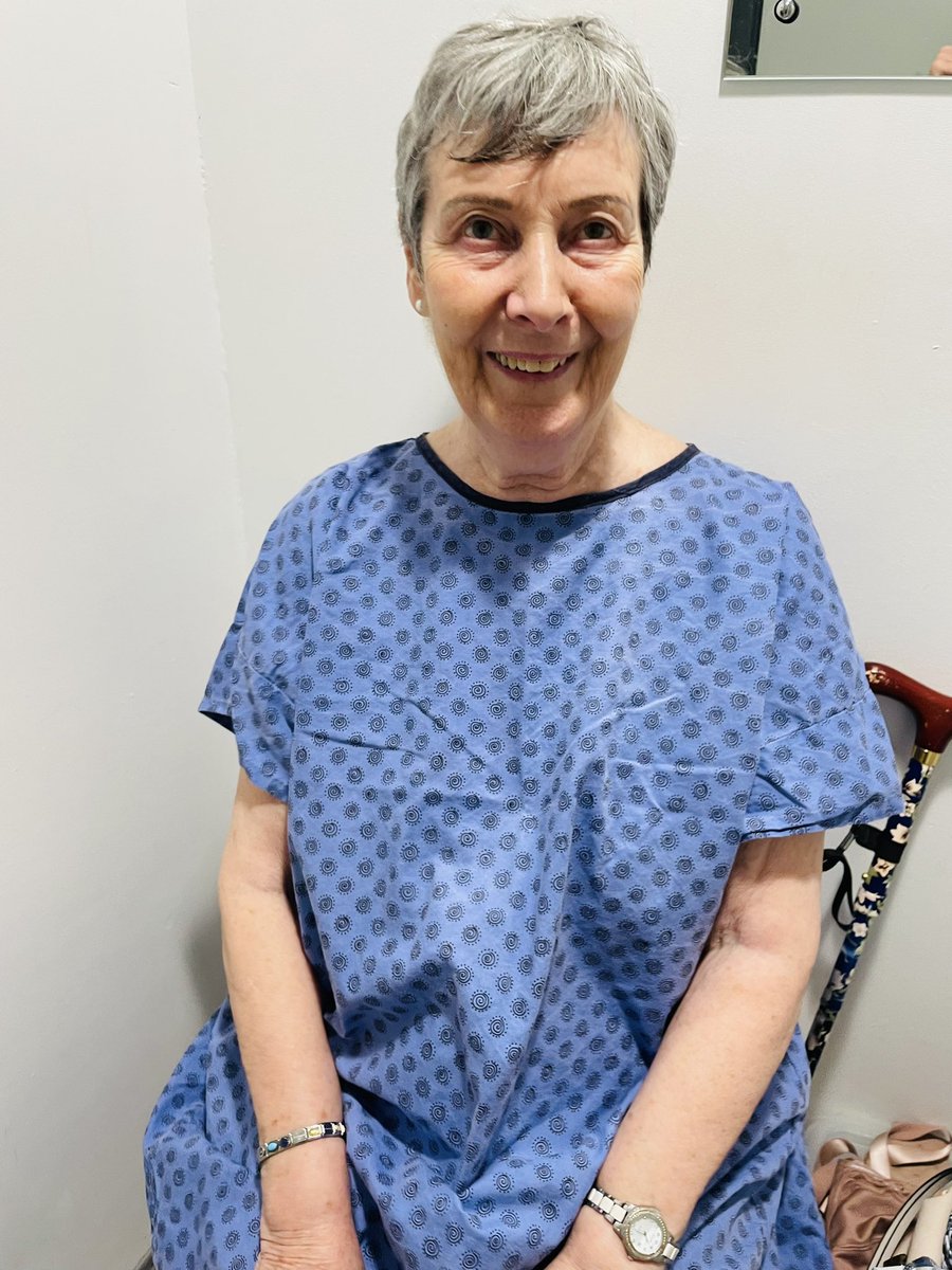 Day 12 ✅ #moveamileinmay

What a fab day in #Belfast☀️Routine hospital appointment for mum - have you ever seen anyone so happy to be in hospital gown? Blue is apparently her colour! Then a picnic in Stormont. A perfect happy day - feeling blessed❤️

#livingwellwithdementia