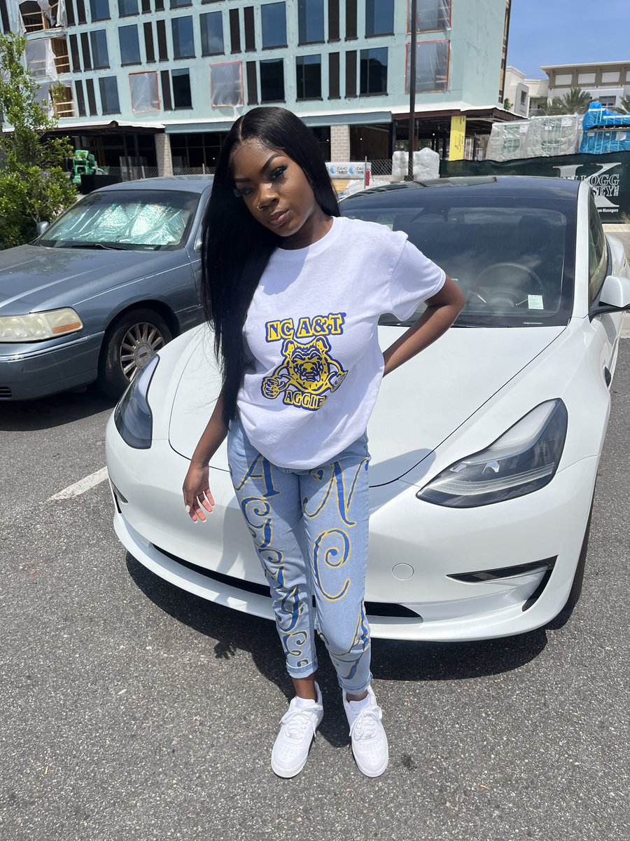 prettygirllniya's tweet photo. Sheβs an Aggieeeeeππ graduated yesterday with my degree today signed to my university #twotimegraduate #degreebeforediploma #ncat27 https://t.co/PN1xNBKPLm