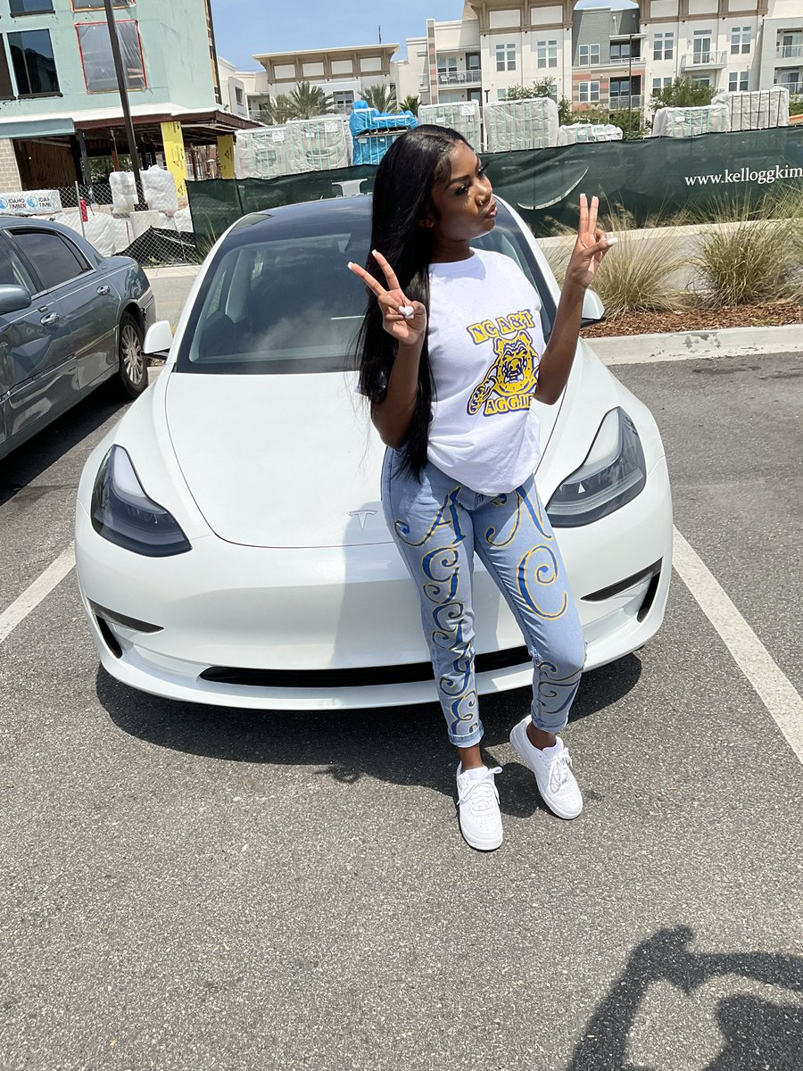 prettygirllniya's tweet photo. Sheβs an Aggieeeeeππ graduated yesterday with my degree today signed to my university #twotimegraduate #degreebeforediploma #ncat27 https://t.co/PN1xNBKPLm
