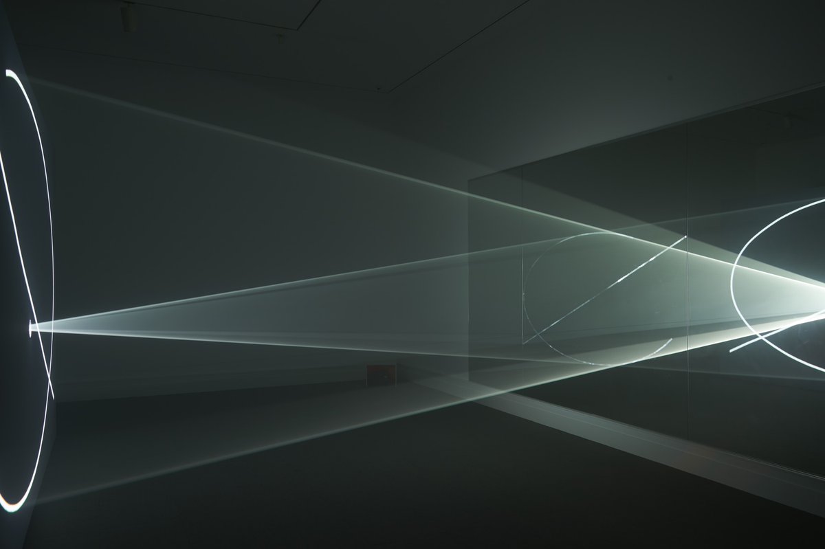 BuffaloAKG's tweet photo. Anthony McCall’s immersive solid-light installations such as "Split Second (Mirror),” 2018, transcend the familiar boundaries between sculpture, cinema, and drawing to create unforgettable interactive experiences. #BuffaloAKG #RecentAcquisition https://t.co/oDr8CPRczv