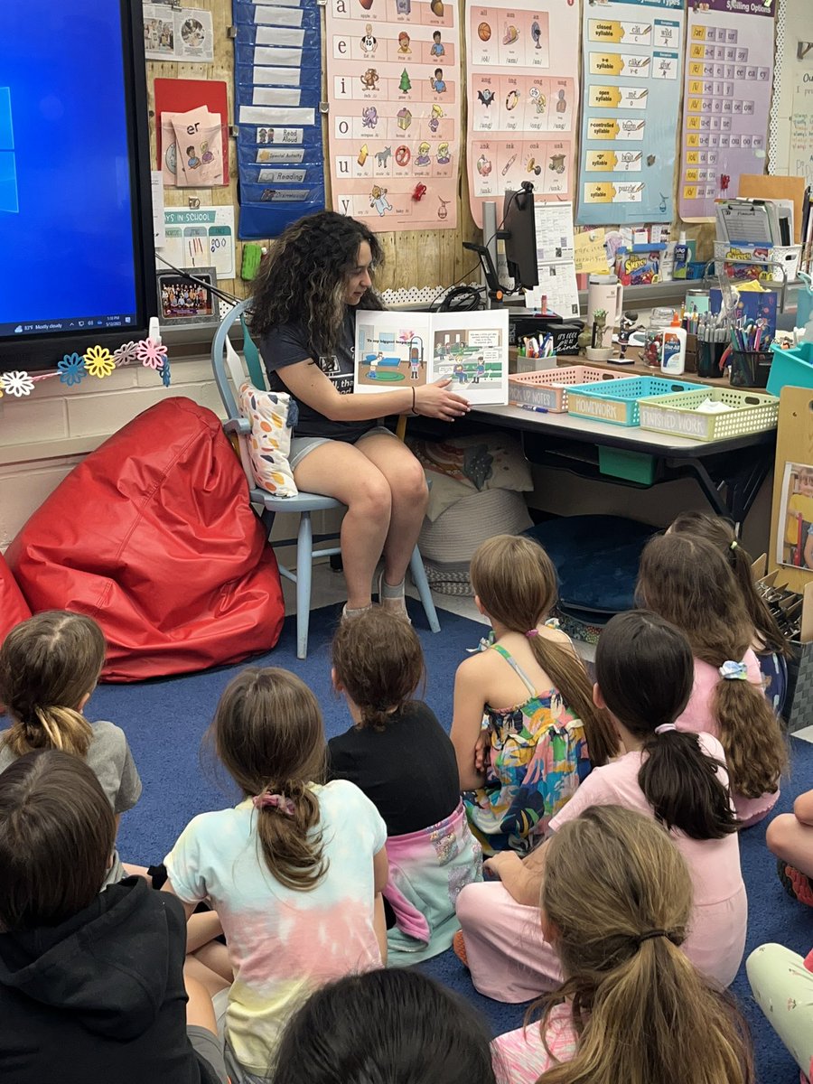 McelweeTami's tweet photo. Thank you to Ms. Brady and her creative writing students for bringing their books down to Roosevelt to read to our second graders- love connecting our students across buildings 📚@OBENSchools https://t.co/6yUxEk7lCJ