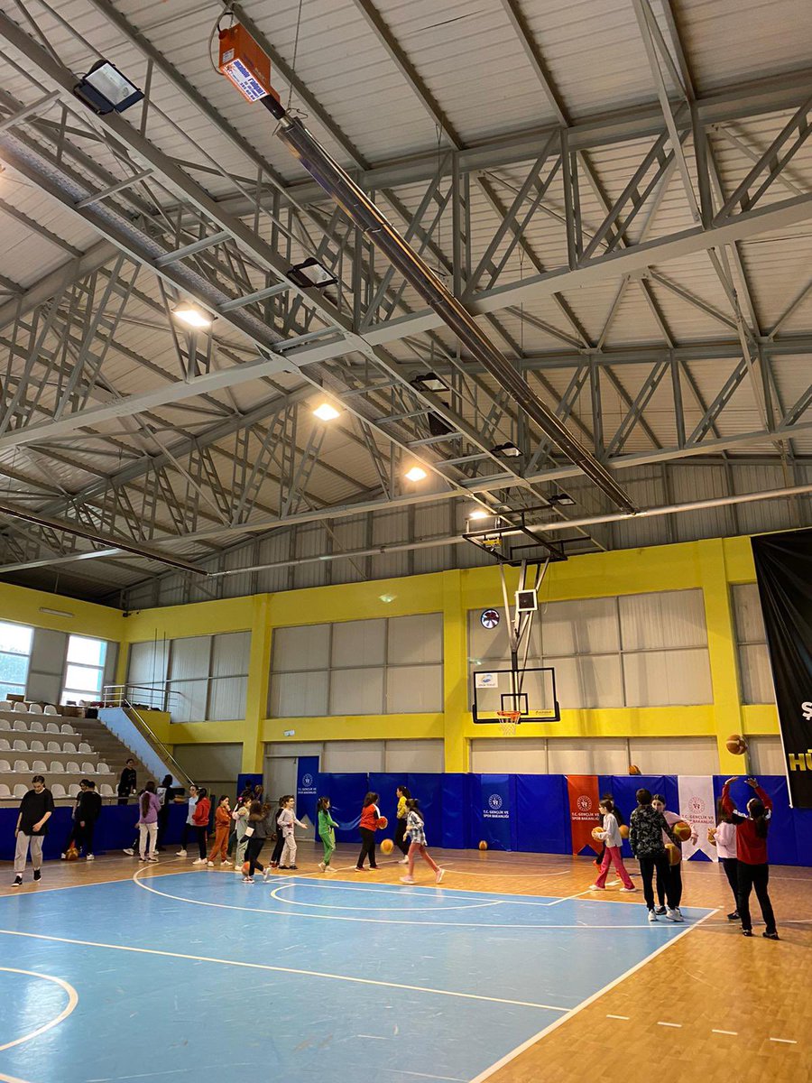 hakkidgnn's tweet photo. Geleceğin yıldızları Almusta yetişiyor Basketbol çalışmamız 🏀
@kasapoglu @GSB_Tokat @tekcngz 
Sporun  en güzel zamanı Almus Gençlik Spor İlçe Müdürlüğünde #almus https://t.co/a8Iq3msJtz