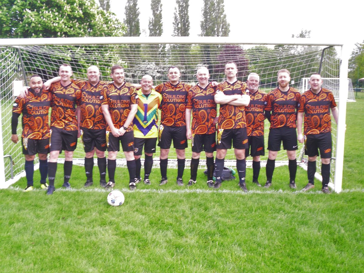 higgs340's tweet photo. @hujfchornets  First night of our Super Senior Soccer + Vets League. Very exciting close matches played in right spirit with effort, teamwork, goals, penalties, great saves and some super skills on show. Win for Scrapyard and draw for Peaky v Champagne🐝⚽️👍 https://t.co/3H9HCR8wFz