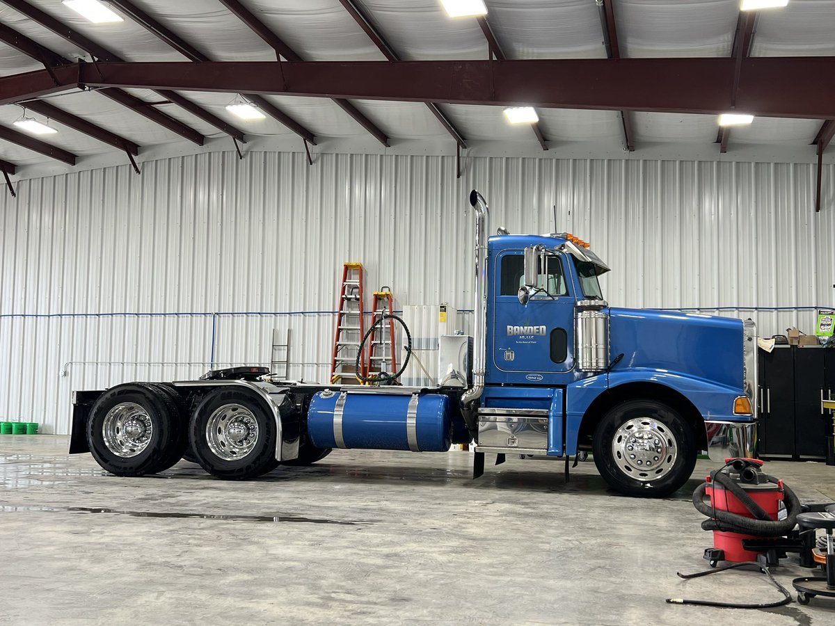 bandedagllc's tweet photo. Ain’t gonna lie, the slack I took for a truck like this in the fert business and how we’ll never keep it from rusting and becoming a sh*tbox. Just think, if our employees care this much on the little things; imagine how much they care on the big jobs. https://t.co/BJXfgLQjcj